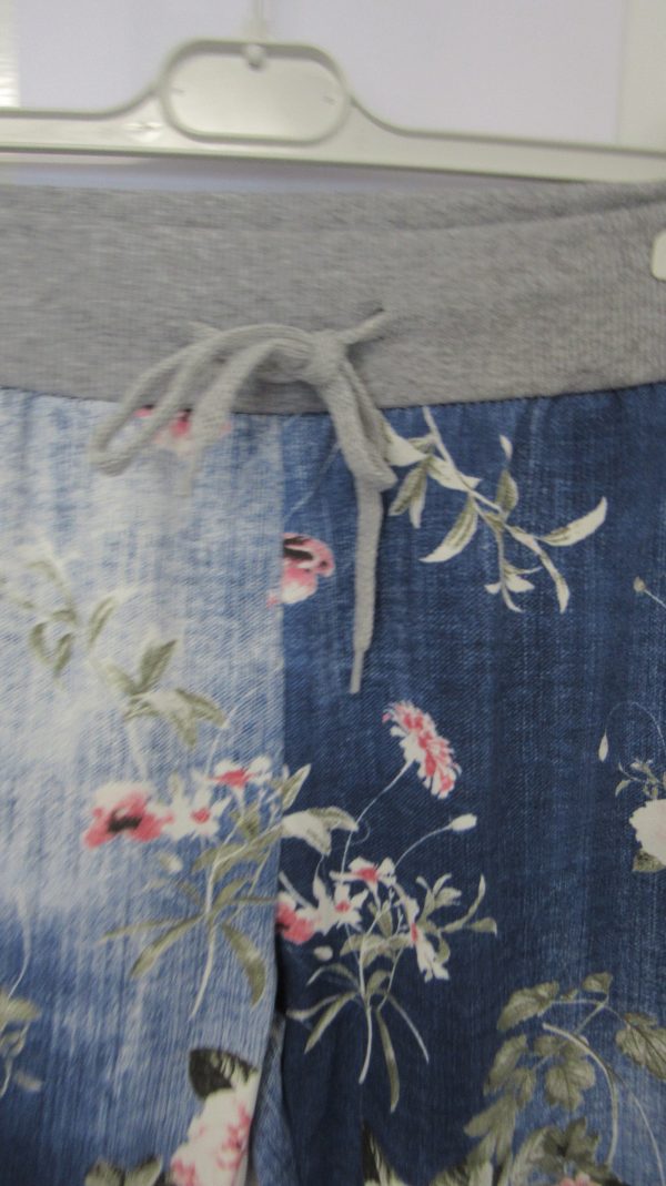 NEW Ladies Dark Blue Flower Jogger Shorts Plus Size One Size Fits sizes 16 18 20 Size 2 - Image 3