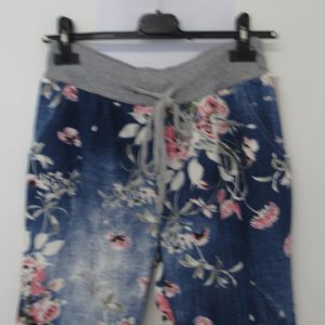 NEW Ladies Dark Blue Flower Jogger Shorts One Size Fits sizes 10 12 14 Size 1