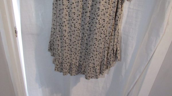 New Ladies Beige Floral Frill Top One size fits sizes 16 18 20 22 - Image 4