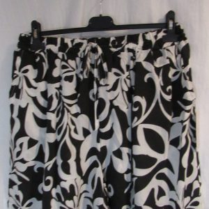 New Ladies Black with White Print Pocket Shorts One size fits sizes 16 18 20 22