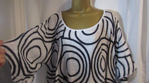 New Ladies White Swirl Handkerchief Hem Tunic Top One size fits sizes 18 20 22 - Image 3