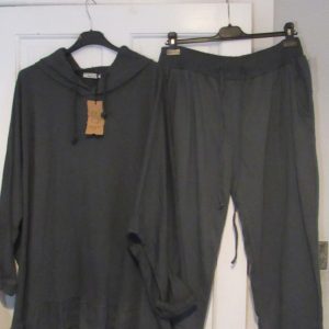 New Ladies Charcoal Grey Trouser Suit Size 2 Fits sizes 16 18 20 22