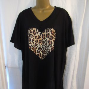 NEW Ladies Black V Neck ANIMAL PRINT HEART T-Shirt One Size fits sizes 18 20 22