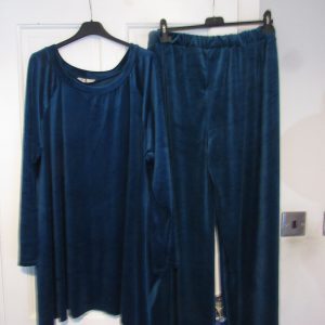 NEW Ladies Women Turquoise Velvet Feel Suit Top and Trousers One size fits sizes 18 20 22