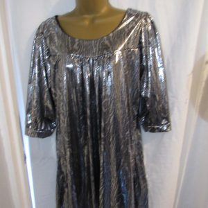 NEW Ladies Silver Top SIZE 20