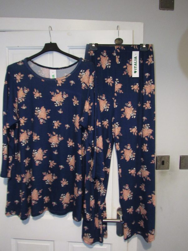 NEW Ladies Blue Floral 2 Piece Suit One Size fits sizes 18 20 22 24