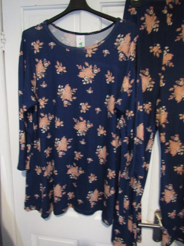 NEW Ladies Blue Floral 2 Piece Suit One Size fits sizes 18 20 22 24 - Image 2