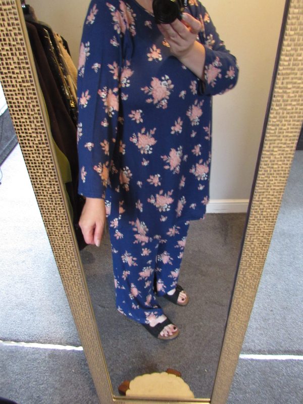 NEW Ladies Blue Floral 2 Piece Suit One Size fits sizes 18 20 22 24 - Image 7