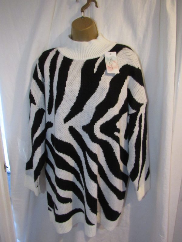 DEAL DEAL DEAL NEW Ladies White with Black Stripe Jumper One Size Fits 18 20 22 NON RETURNABLE