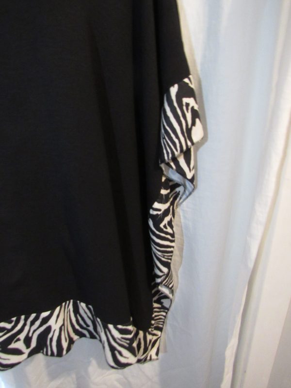 SALE SALE SALE NEW Ladies Black edged Zebra Print Batwing Top One Size fits sizes 18 20 22 24 NON RETURNABLE - Image 2