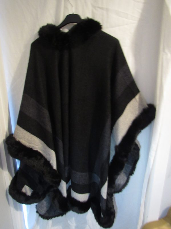 SALE SALE SALE NEW Ladies Black Fur Poncho One Size fits sizes 18 20 22 24 NON RETURNABLE - Image 3