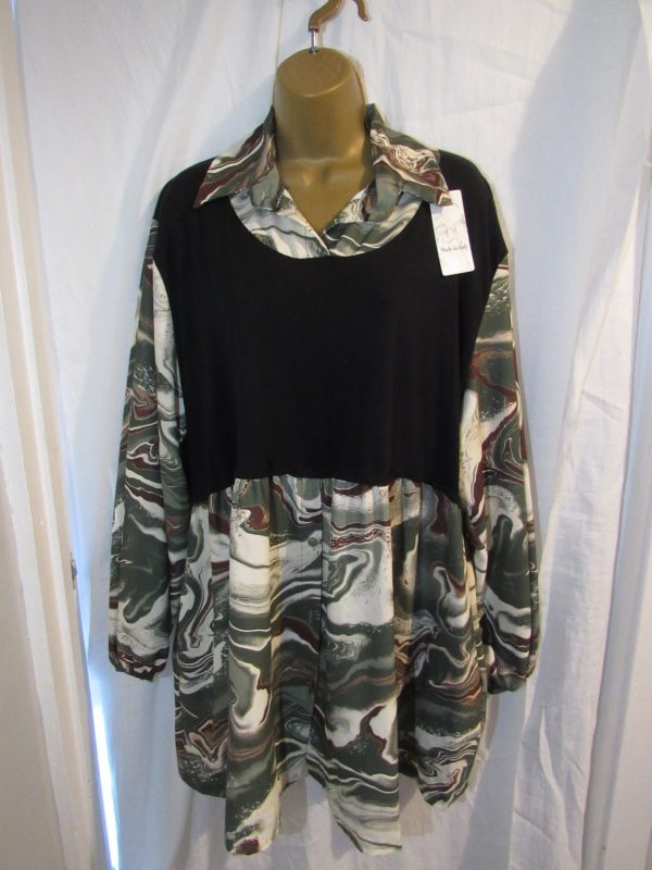 NEW Ladies Black with Green Print Tunic Top One Size fits sizes 18 20 22 24