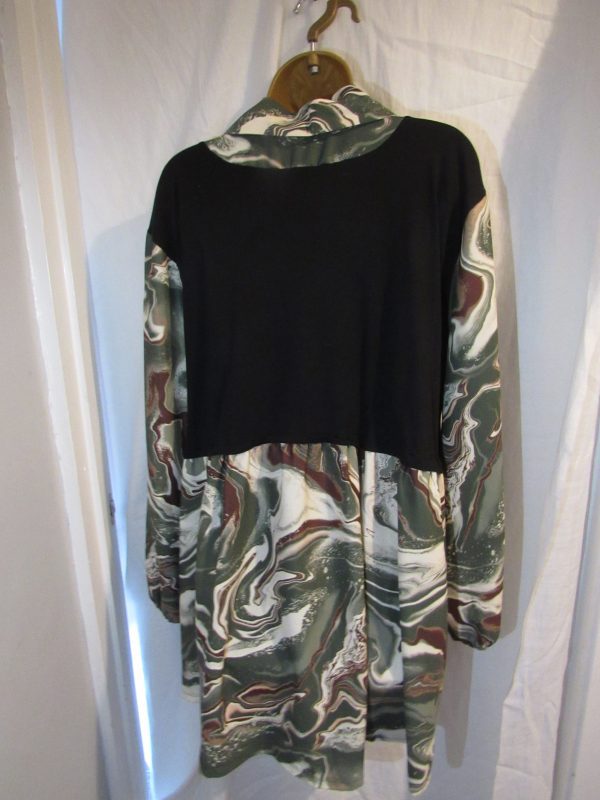 NEW Ladies Black with Green Print Tunic Top One Size fits sizes 18 20 22 24 - Image 3