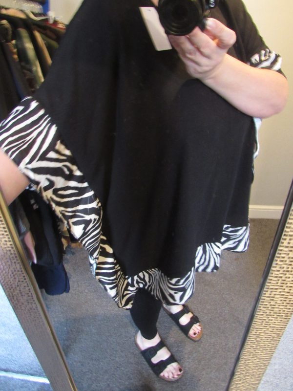 SALE SALE SALE NEW Ladies Black edged Zebra Print Batwing Top One Size fits sizes 18 20 22 24 NON RETURNABLE - Image 6