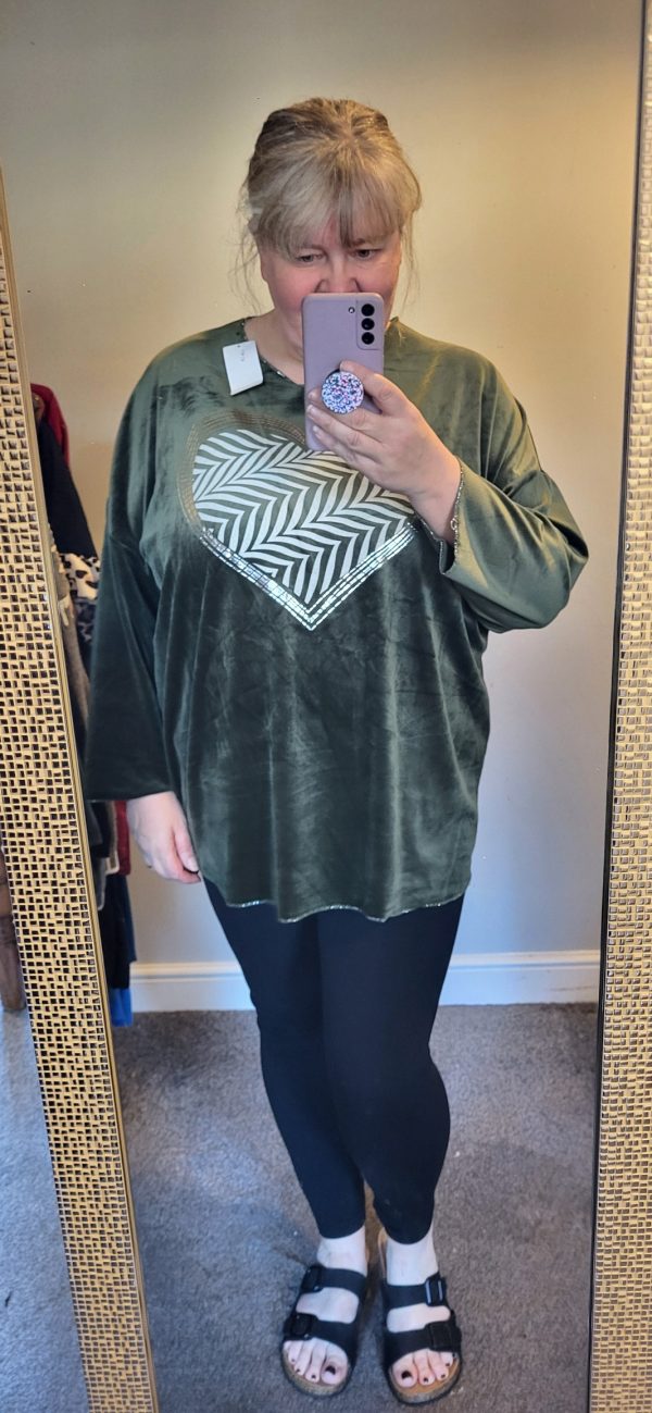 SALE SALE SALE NEW Ladies Green Velvet Feel Heart Top One size fits sizes 16 18 20 NON RETURNABLE - Image 4