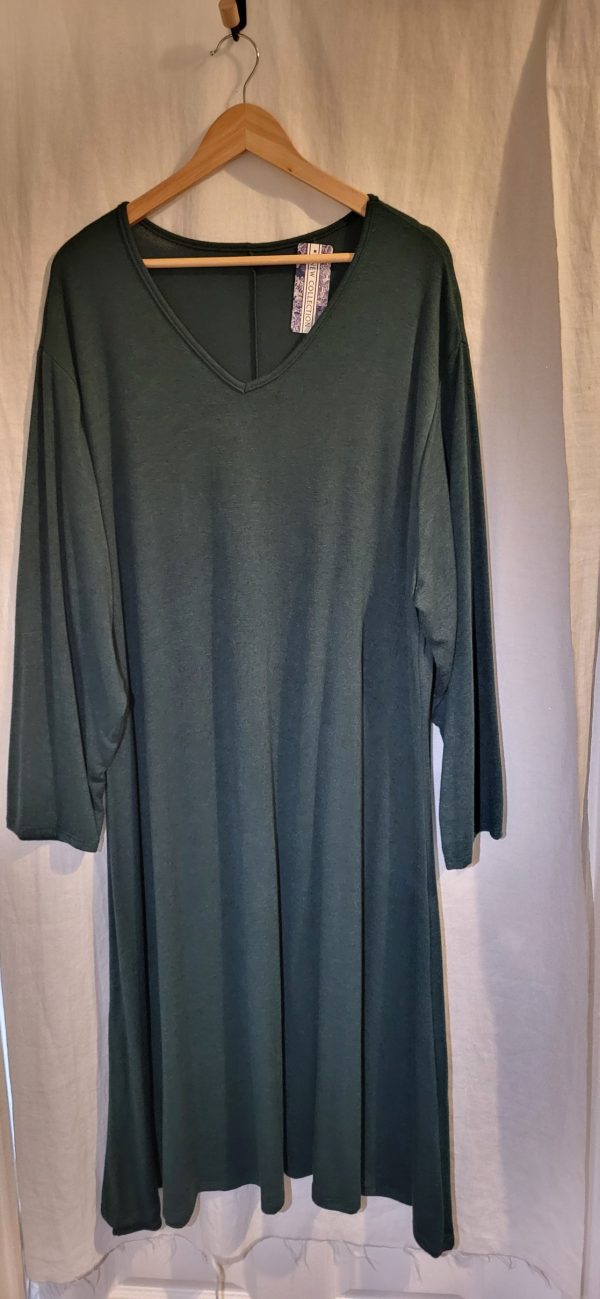 NEW Ladies V Neck Green Soft Knit Dress One Size fits sizes 18 20 22 24