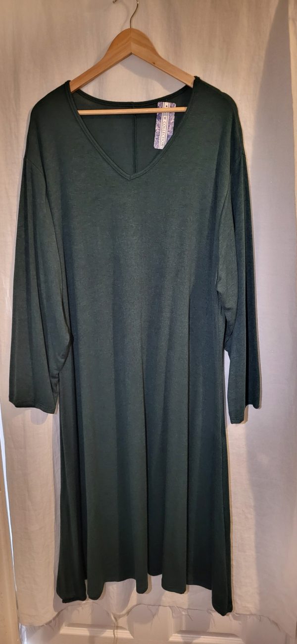 NEW Ladies V Neck Green Soft Knit Dress One Size fits sizes 18 20 22 24 - Image 2