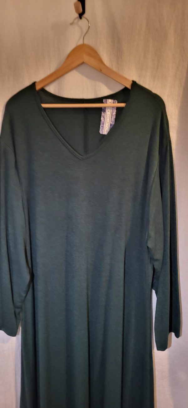 NEW Ladies V Neck Green Soft Knit Dress One Size fits sizes 18 20 22 24 - Image 3