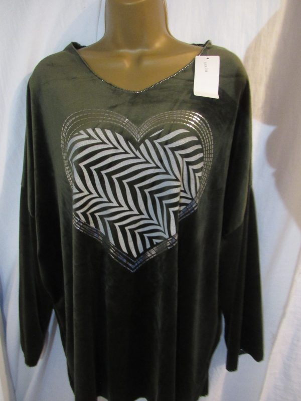 SALE SALE SALE NEW Ladies Green Velvet Feel Heart Top One size fits sizes 16 18 20 NON RETURNABLE - Image 2