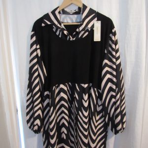 NEW Ladies Black Stripe Print Tunic Top One Size fits sizes 18 20 22 24