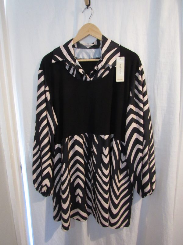 NEW Ladies Black Stripe Print Tunic Top One Size fits sizes 18 20 22 24