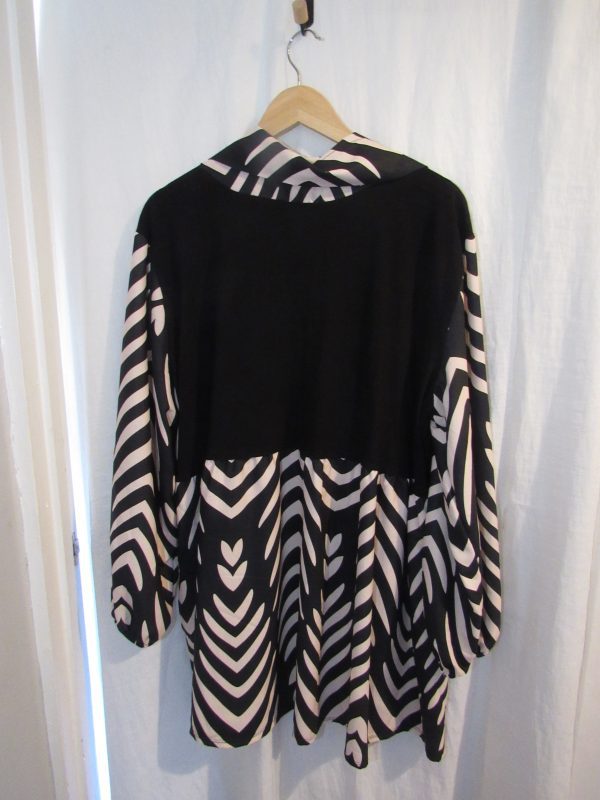 NEW Ladies Black Stripe Print Tunic Top One Size fits sizes 18 20 22 24 - Image 5