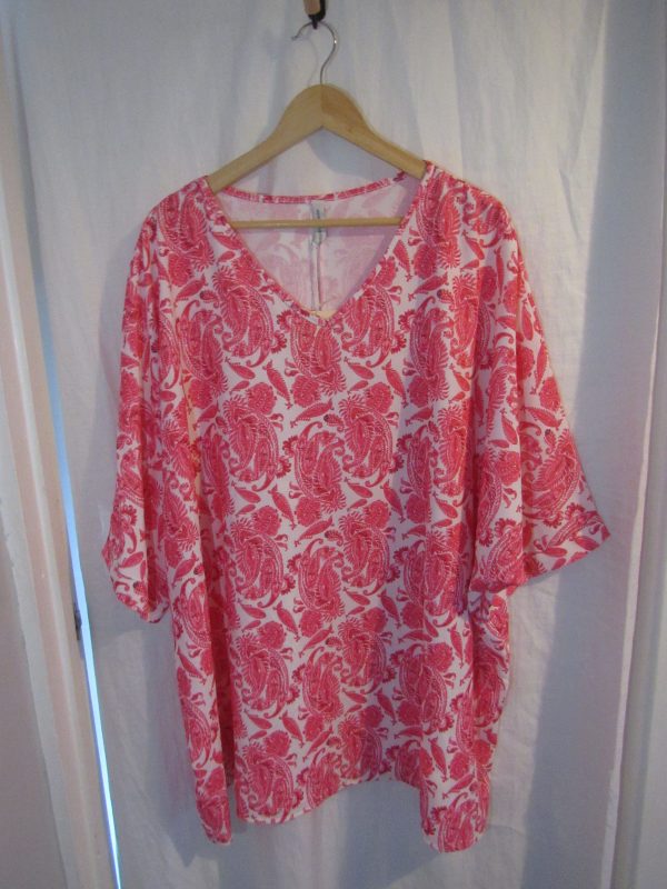 NEW Ladies Women Cerise Pink Print V Neck Tunic Top One Size fits sizes 18 20 22 24