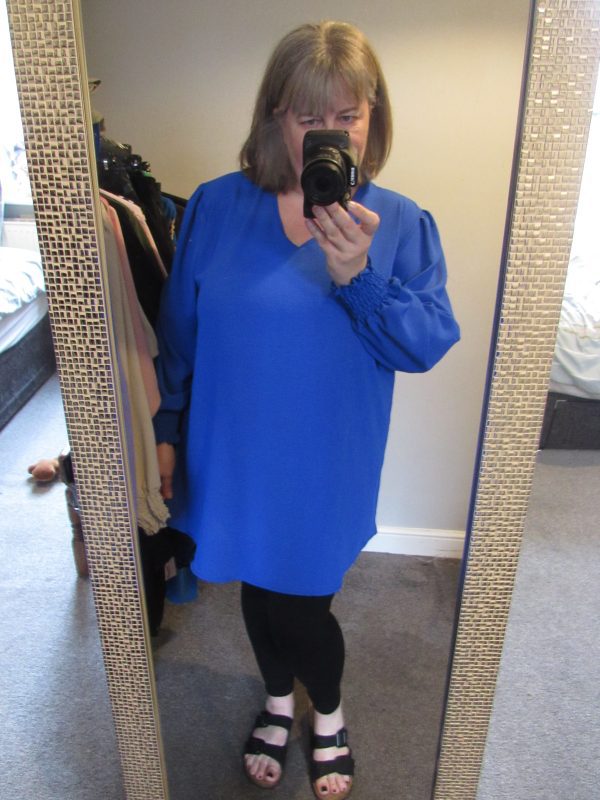 New Ladies Royal Blue V Neck Top One size fits sizes 18 20 22 - Image 6