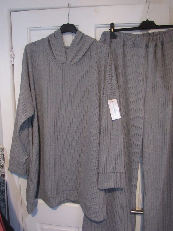 New Ladies Plus Size Soft Hooded Lounge Suit Dark Grey Stripe One Size fits sizes 20 22 24 - Image 3