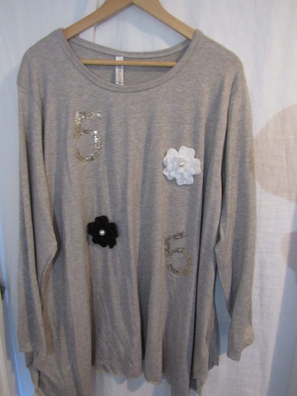 NEW Ladies Taupe Lightweight Flower Number Plus Jumper One Size fits sizes 18 20 22 24 - Image 2