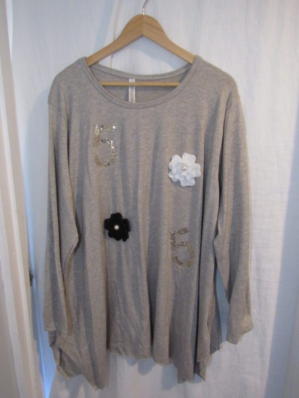 NEW Ladies Taupe Lightweight Flower Number Plus Jumper One Size fits sizes 18 20 22 24 - Image 3