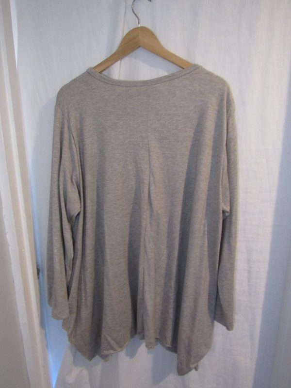 NEW Ladies Taupe Lightweight Flower Number Plus Jumper One Size fits sizes 18 20 22 24 - Image 4