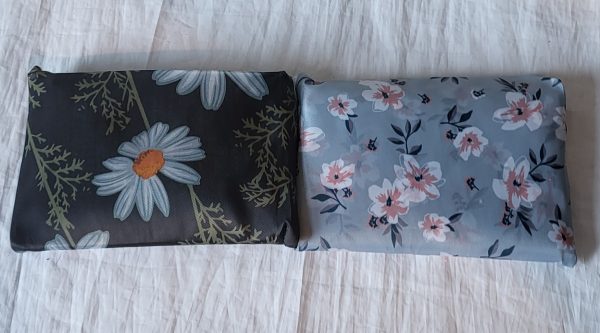 Bundle deal 2 x Re-useable Shopping Bags for £5 1 x Black Daisy and 1 x Blue Floral - Image 3