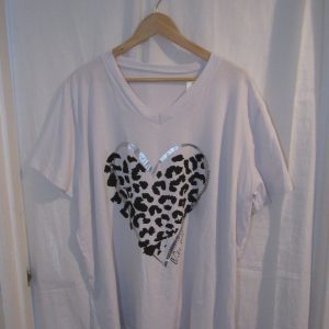 New Ladies Women White Silver Heart V Neck T-shirt One Size Fits 18 20 22