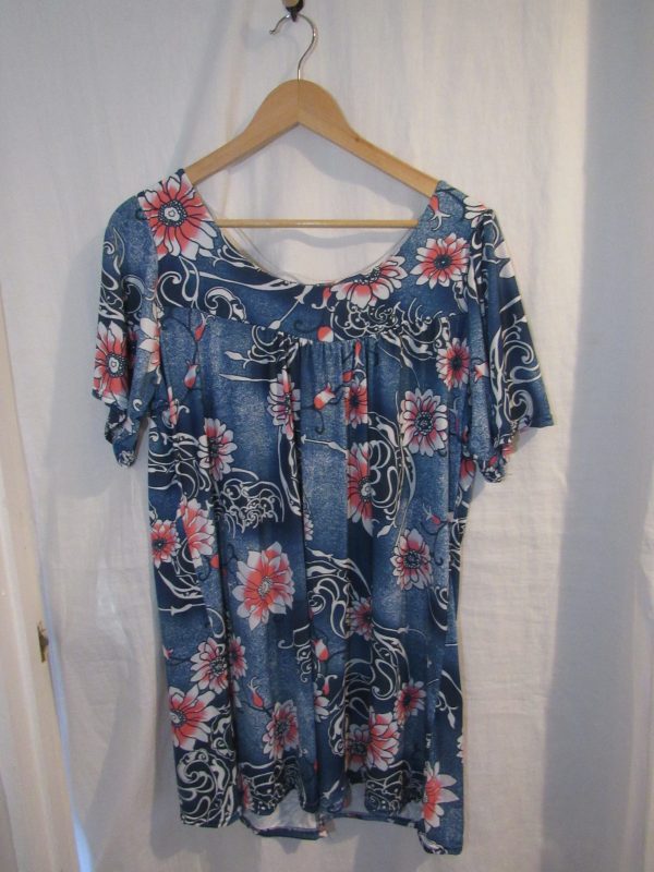 New Ladies Denim Blue Floral Silky Top Sized Item Size 22-24