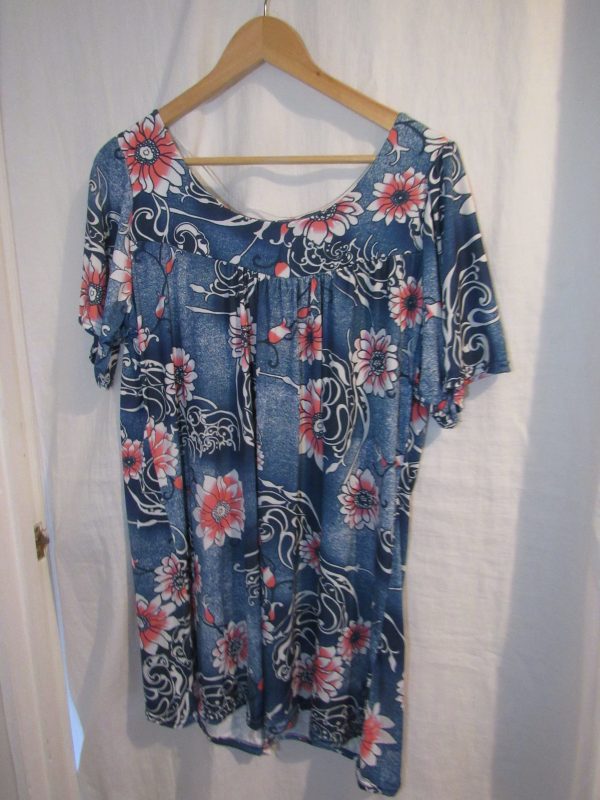 New Ladies Denim Blue Floral Silky Top Sized Item Size 22-24 - Image 4