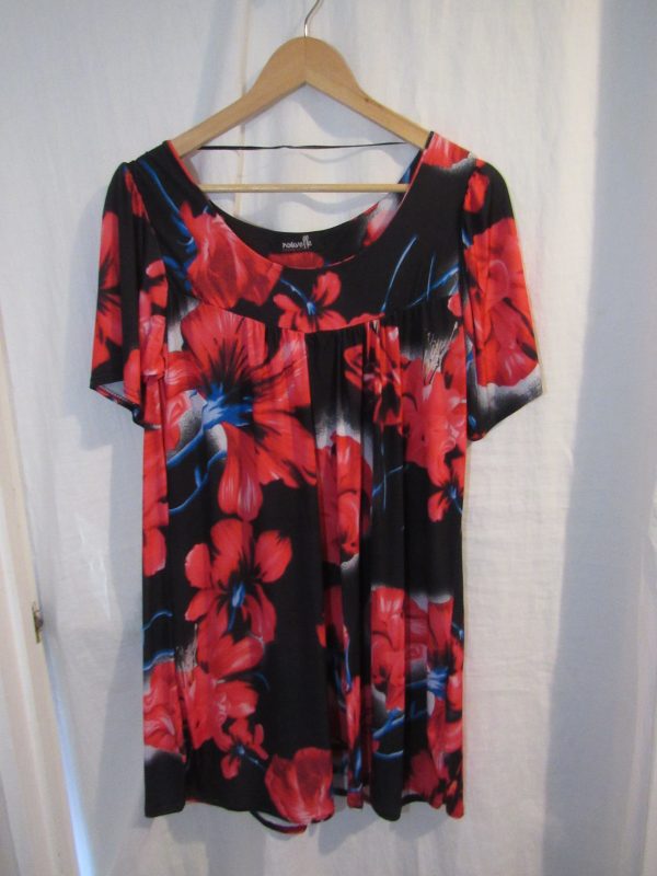 New Ladies Red with Black Floral Silky Top Sized Item Size 20 - Image 2