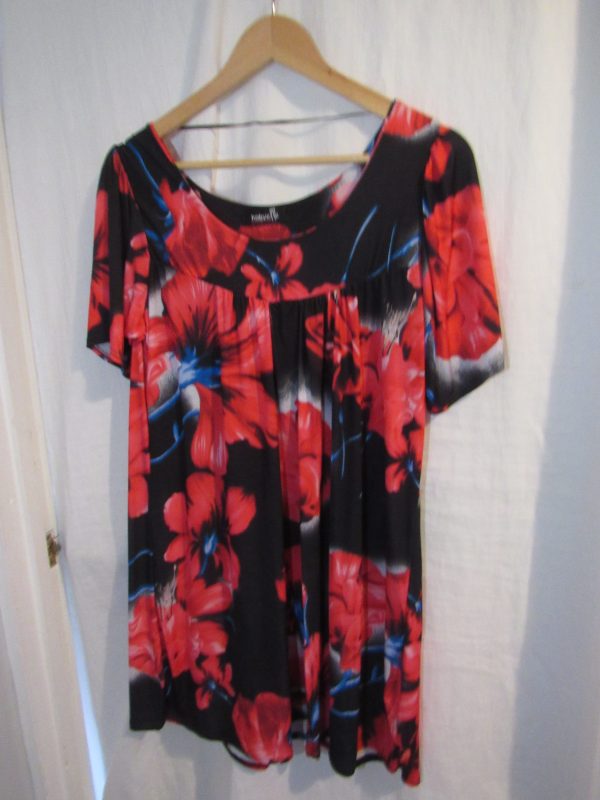 New Ladies Red with Black Floral Silky Top Sized Item Size 20 - Image 3