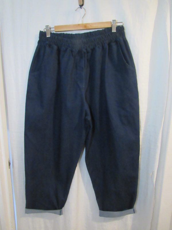 NEW Ladies Womens Dark Denim 3/4 Length Trousers One size fits sizes 18 20 22 24