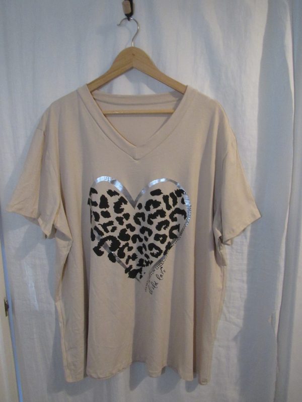 New Ladies Women Beige Large Heart V Neck T-shirt One Size Fits 18 20 22 - Image 3