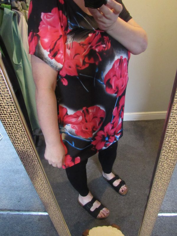 New Ladies Red with Black Floral Silky Top Sized Item Size 20 - Image 8