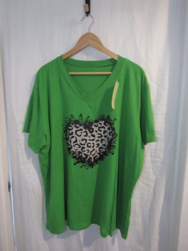 New Ladies Women Green Smaller Heart V Neck T-shirt One Size Fits 18 20 22