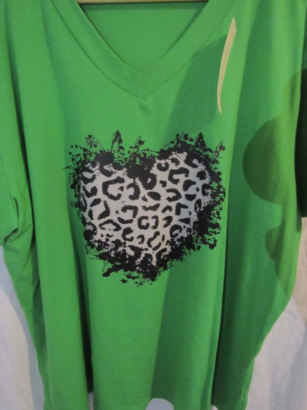 New Ladies Women Green Smaller Heart V Neck T-shirt One Size Fits 18 20 22 - Image 3