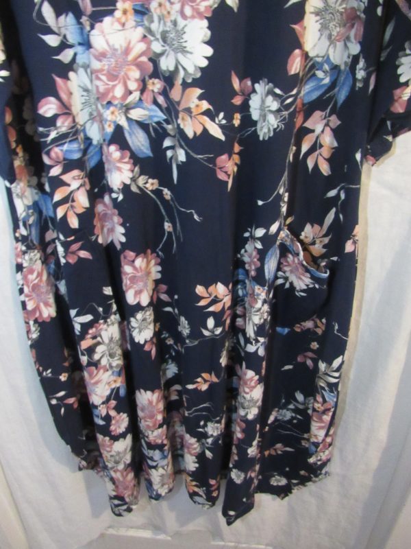 New Ladies Navy Blue Floral Dress One Size fits sizes 18 20 22 24 - Image 6