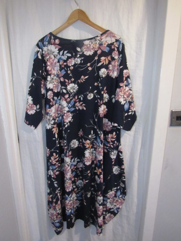 New Ladies Navy Blue Floral Dress One Size fits sizes 18 20 22 24 - Image 7