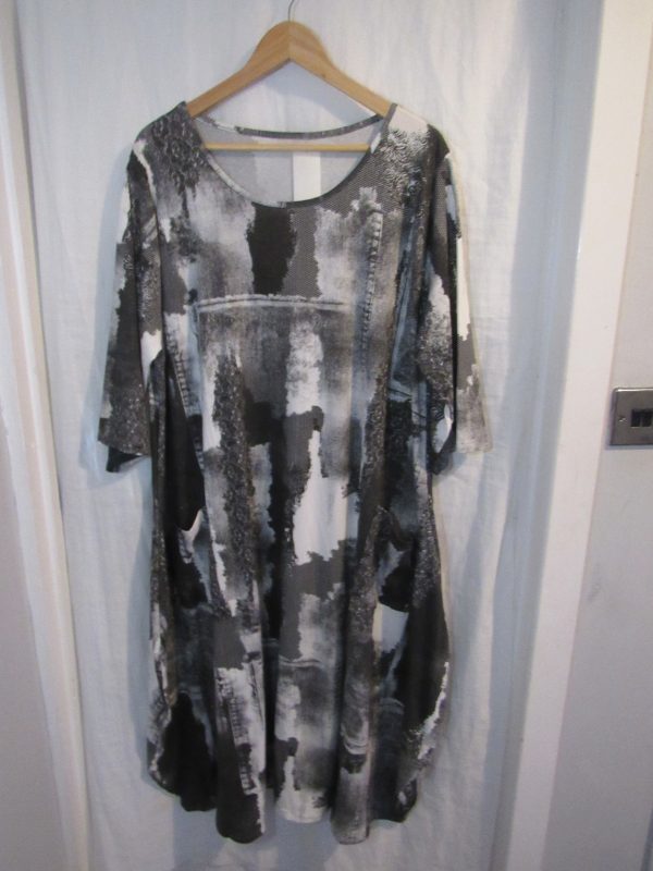 New Ladies Grey Print Dress One Size fits sizes 18 20 22 24