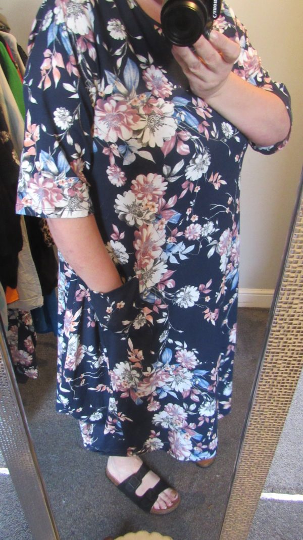 New Ladies Navy Blue Floral Dress One Size fits sizes 18 20 22 24 - Image 10