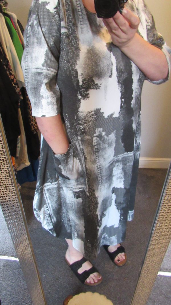 New Ladies Grey Print Dress One Size fits sizes 18 20 22 24 - Image 10