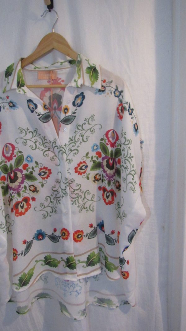 New Ladies Floral with White Button Shirt One Size fits sizes 16 18 20 22 - Image 4