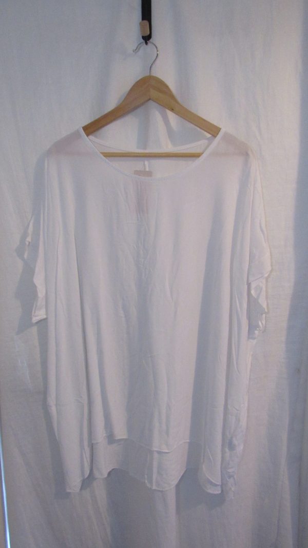 New Ladies White Tunic Top One Size fits sizes 16 18 20 22